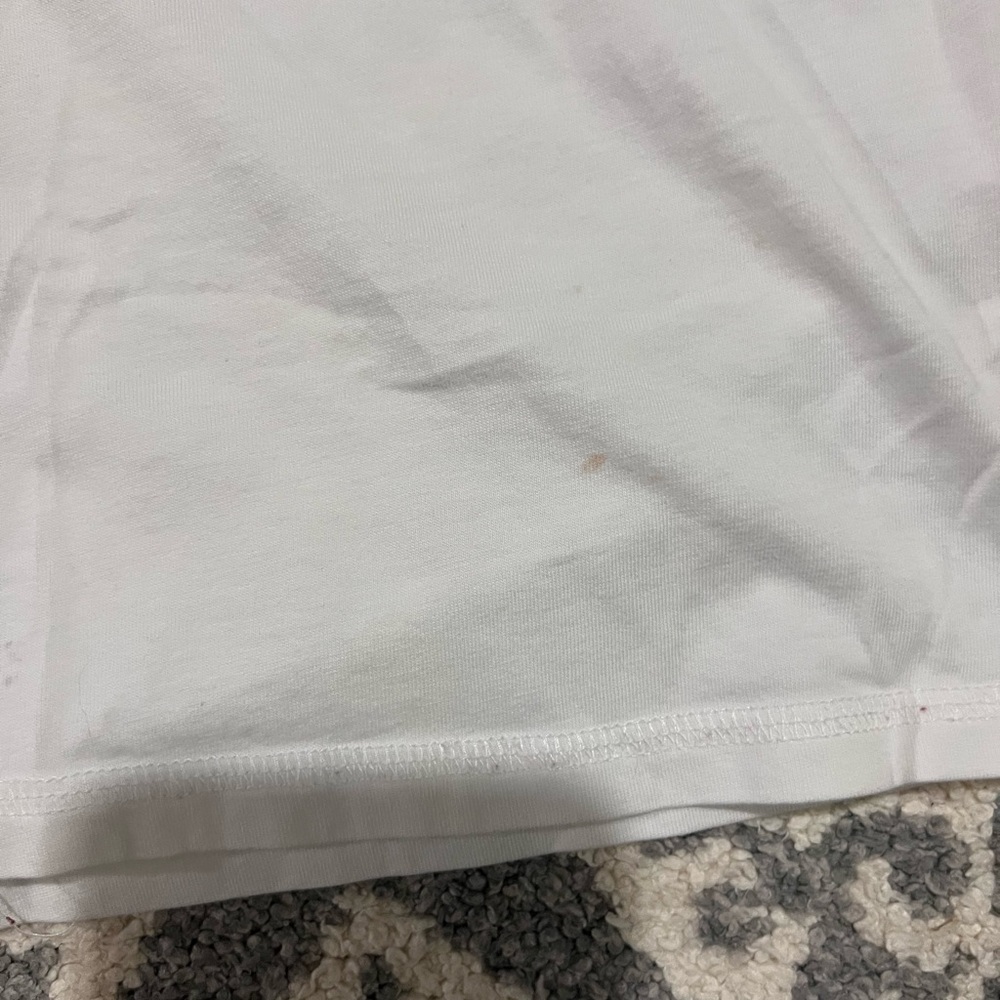 Tshirt. Size Small - Picture 4 of 4